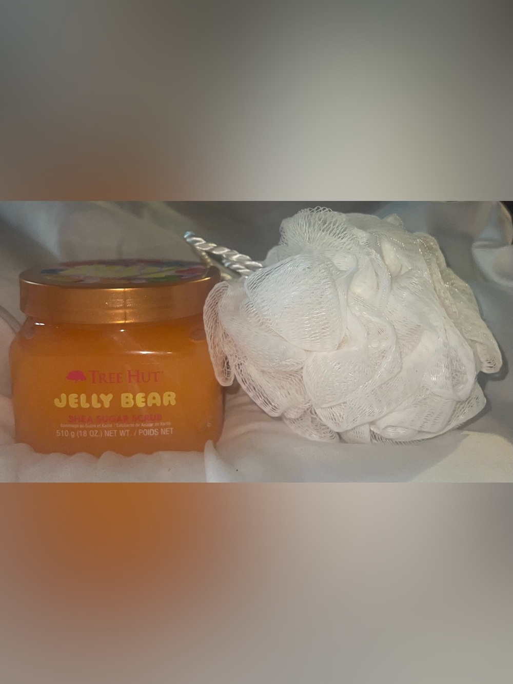 Tree Hut “Jelly Bear” 18oz w/ White Bath Pouf Loofah Set